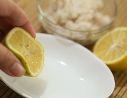 Tẩy trắng đồ nhựa hiệu quả ngay tức thì