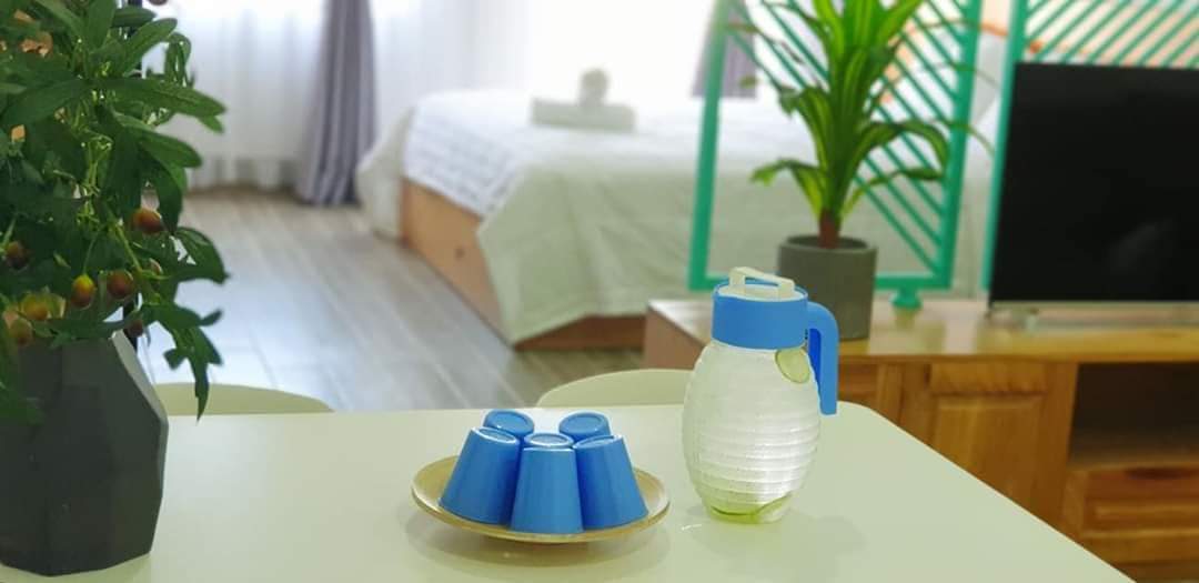 Bộ bình pet 2.5L và 4 ly